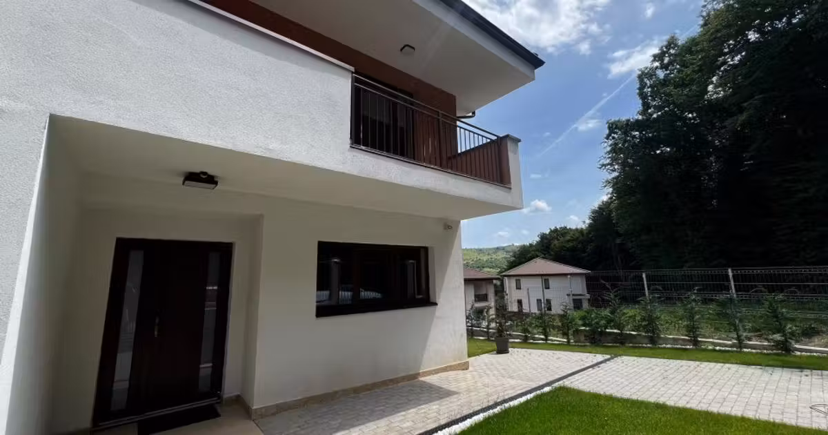 Duplex de vânzare cu 4 camere, mobilat în Florești