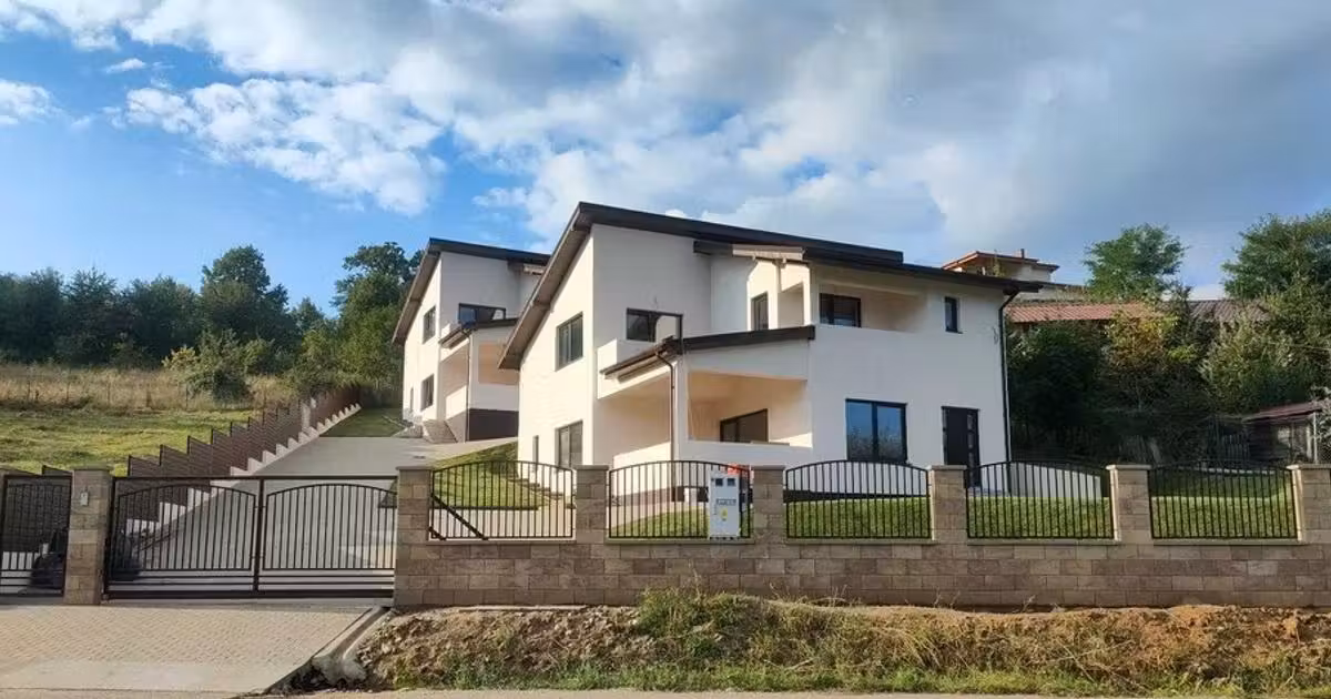 Casă individuală de vânzare cu 4 camere în Stolna