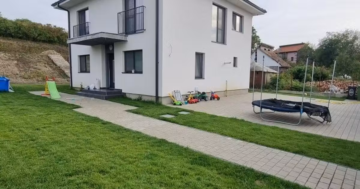 Casă individuală de vânzare cu 4 camere, mobilată în Jucu de Sus