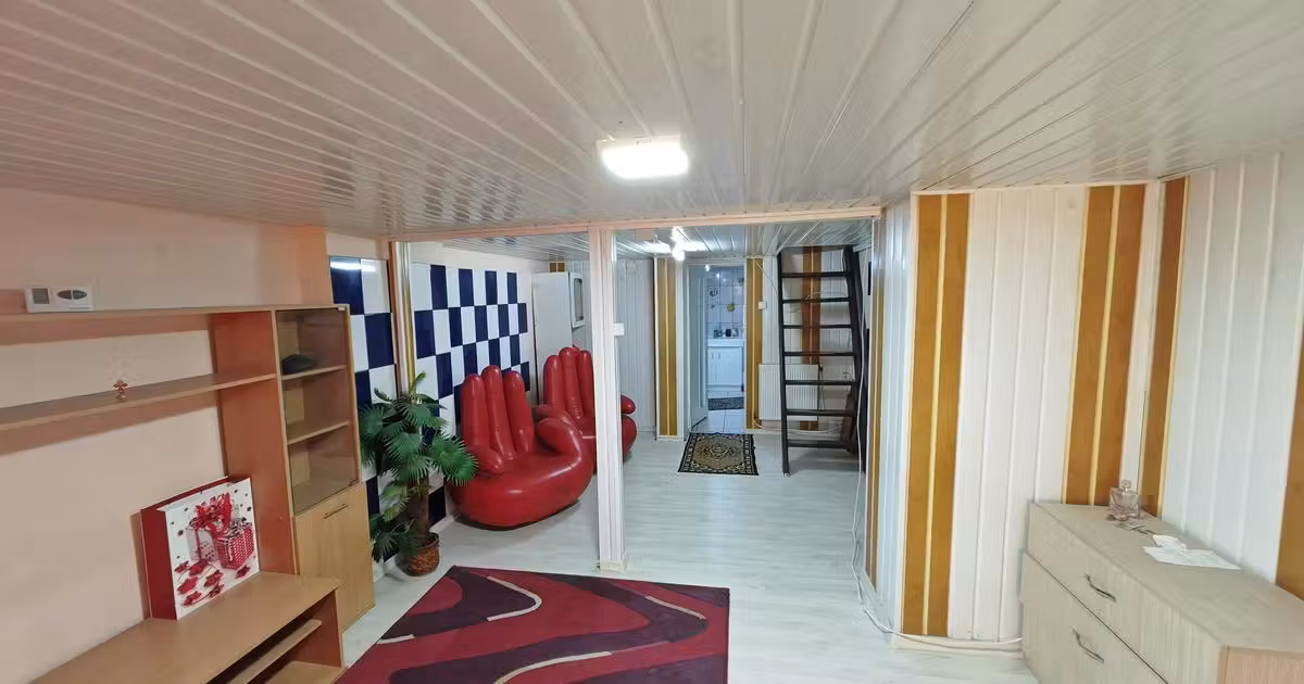 Apartament de vânzare cu 3 camere în zona Orizont, Bacău