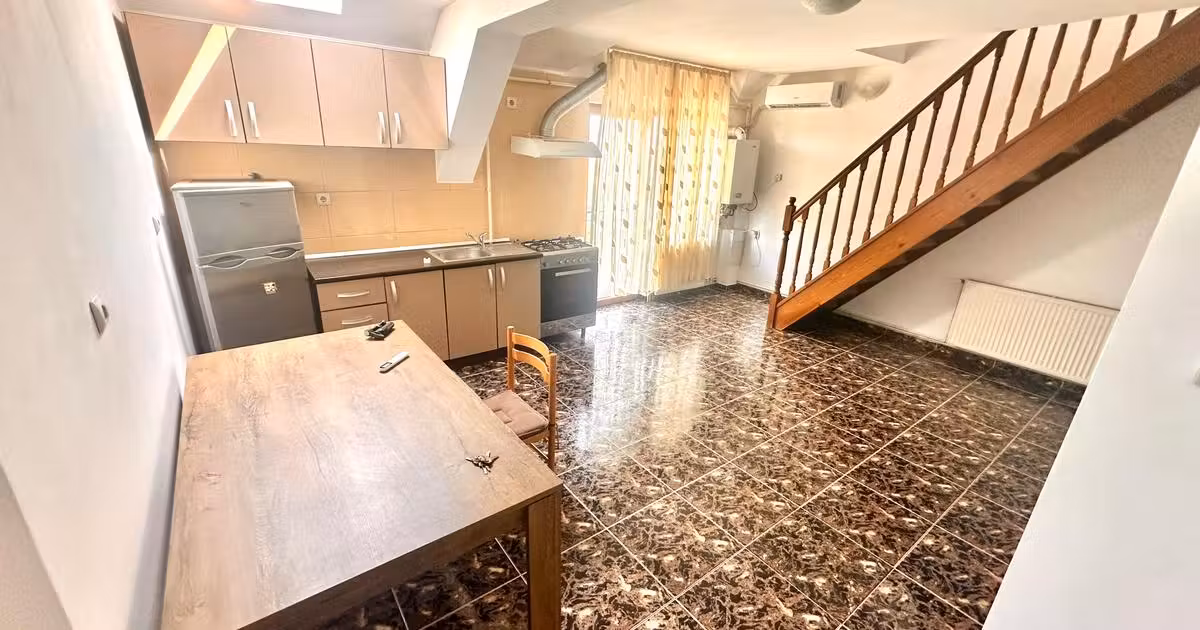 Apartament de vânzare cu 4 camere în zona Gherăiești, Bacău