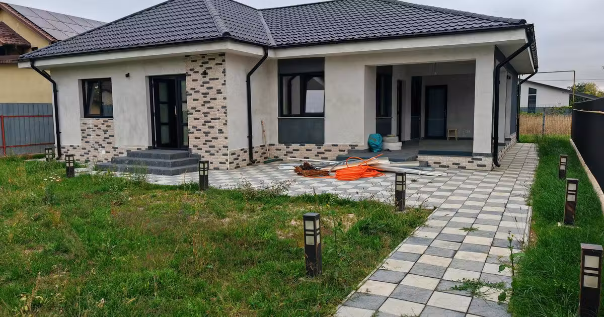 Casă de vânzare cu 3 camere în zona Nord, Bacău