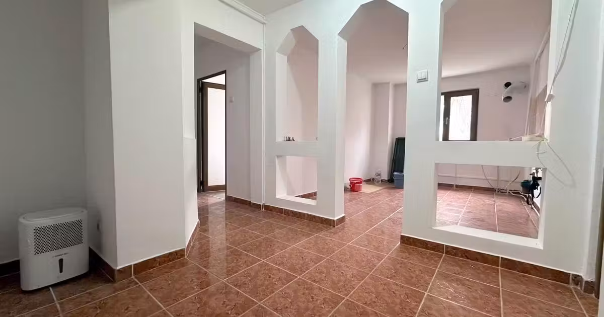 Apartament de vânzare cu 3 camere în zona Zimbru, Bacău