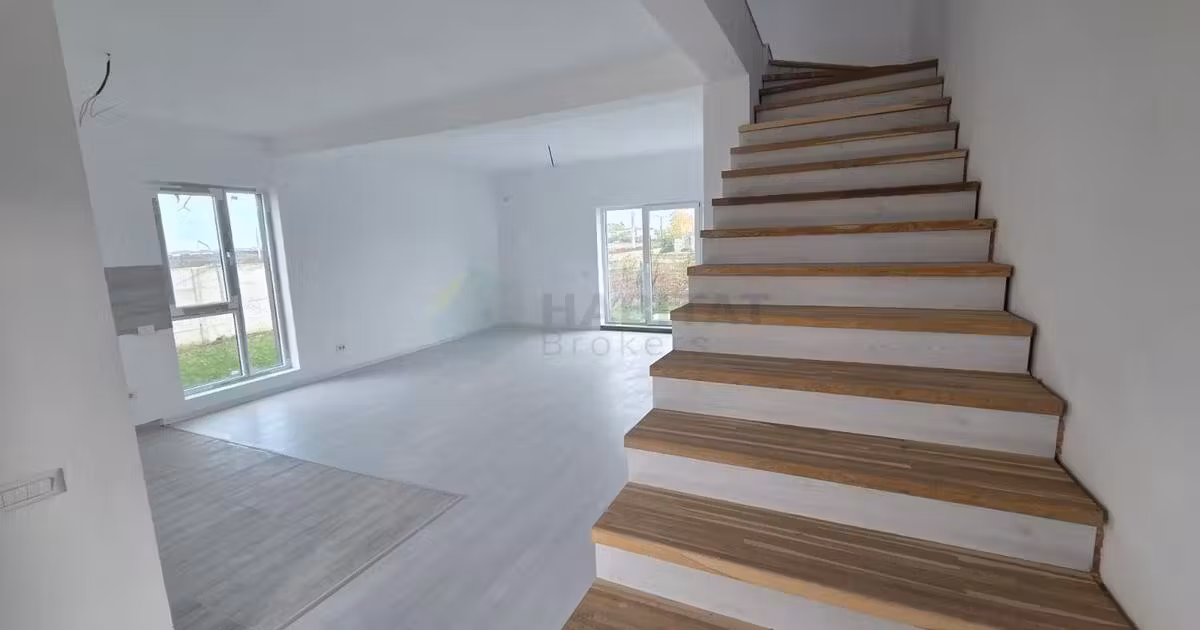 Casă individuală de vânzare cu 4 camere în Tunari
