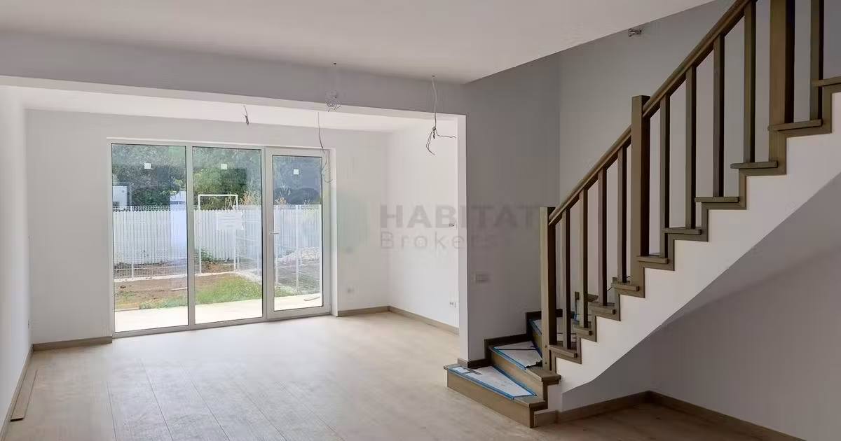 Casă de vânzare cu 5 camere în Voluntari