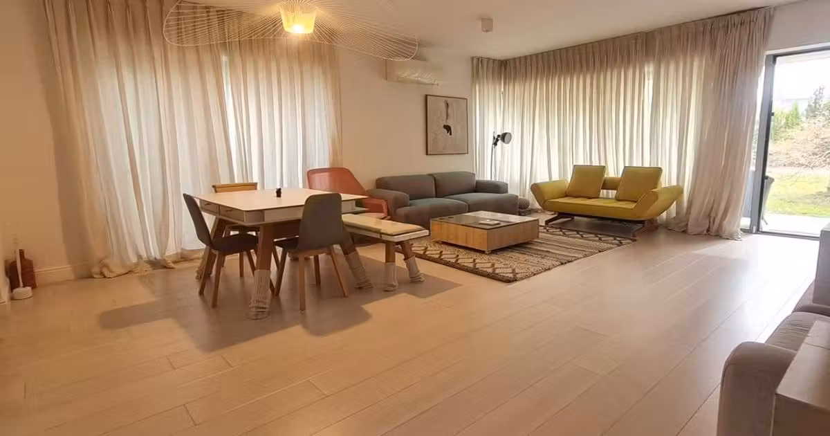 Casă individuală de vânzare cu 4 camere în Tunari