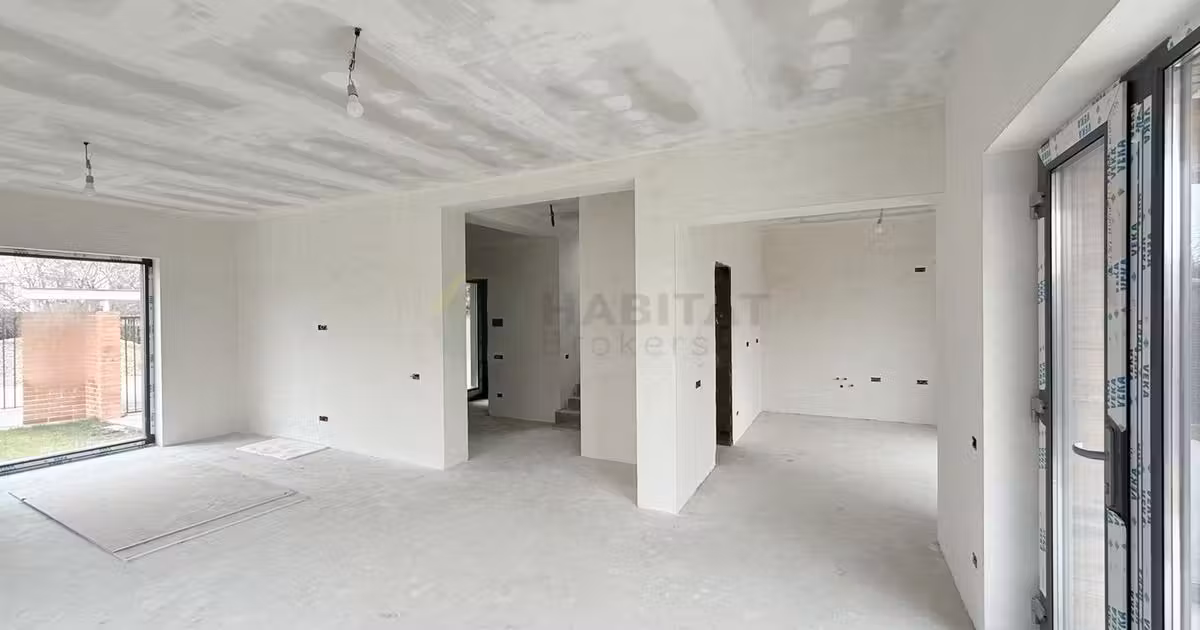 Casă individuală de vânzare cu 4 camere în Tunari