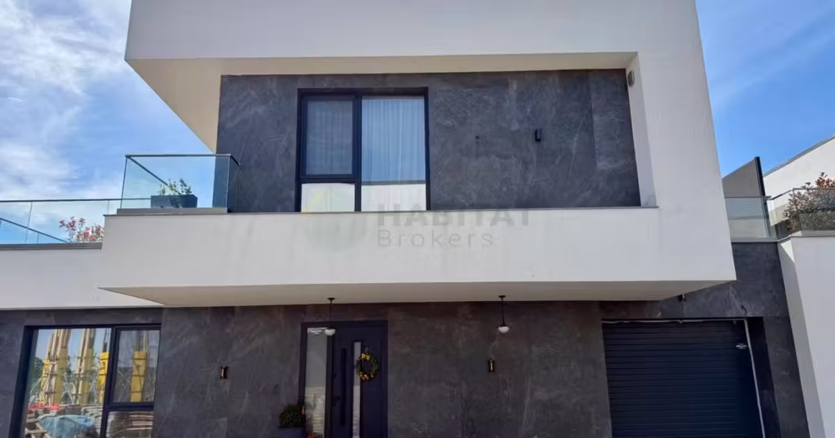 Casă individuală de vânzare cu 6 camere în Tunari