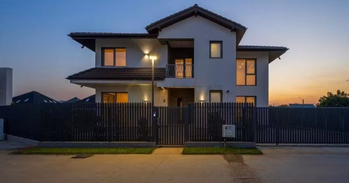 Casă individuală de vânzare cu 4 camere în Tunari