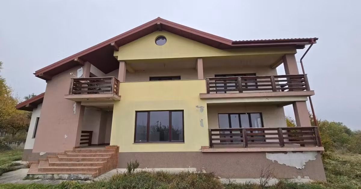 Casă individuală de vânzare cu 8 camere, mobilată în Fântânele (Hemeiuș)