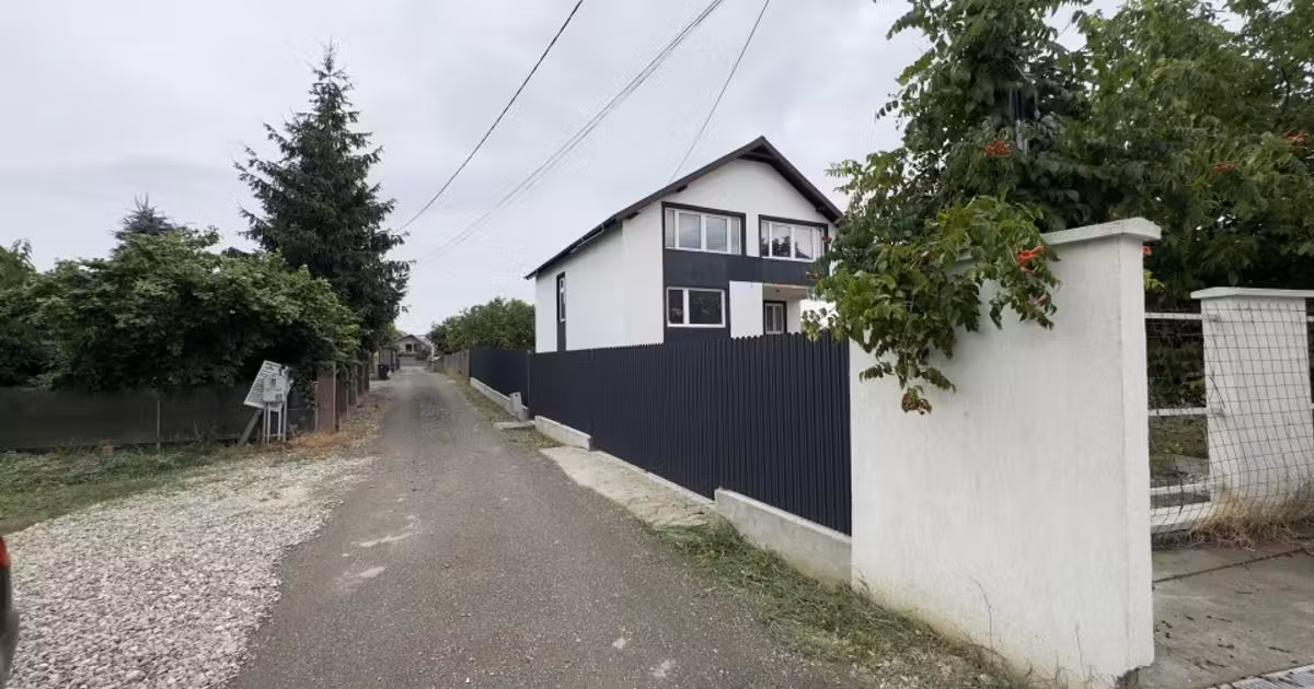 Casă individuală de vânzare cu 4 camere în Hemeiuș