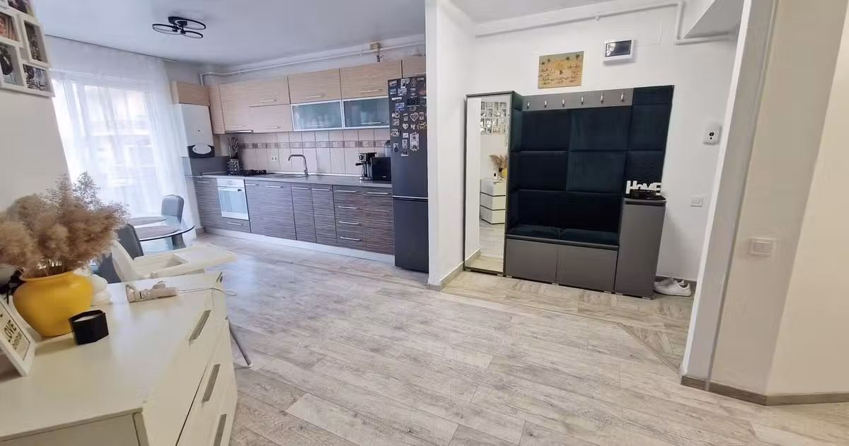 Apartament de vânzare cu 3 camere, mobilat în Florești