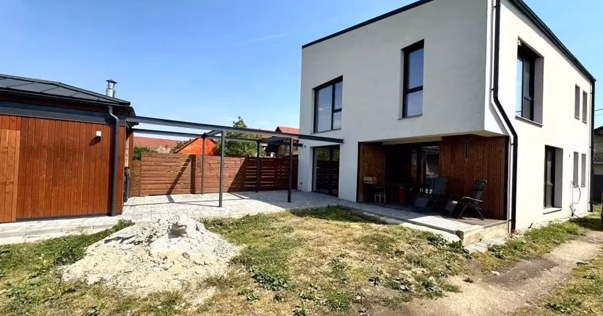 Casă individuală de vânzare cu 5 camere în zona Someșeni, Cluj-Napoca